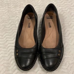 Clarks black leather flats. Size 7.